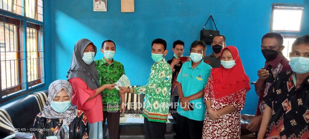 Gunung Sari Salurkan BLT-DD Tiga Bulan kepada 75 KPM