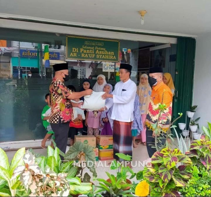 Kelurahan Rawalaut Salurkan Sembako ke Pesantren dan Panti Asuhan RA'UF Syahira 