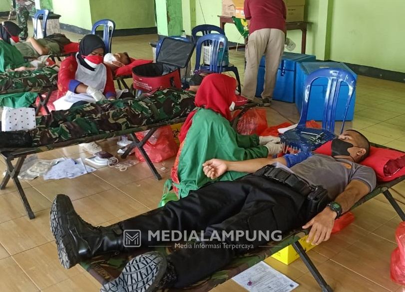 Peringati HUT ke-74 Korem 043 Gatam, TNI-Polri di Waykanan Donor Darah Bersama