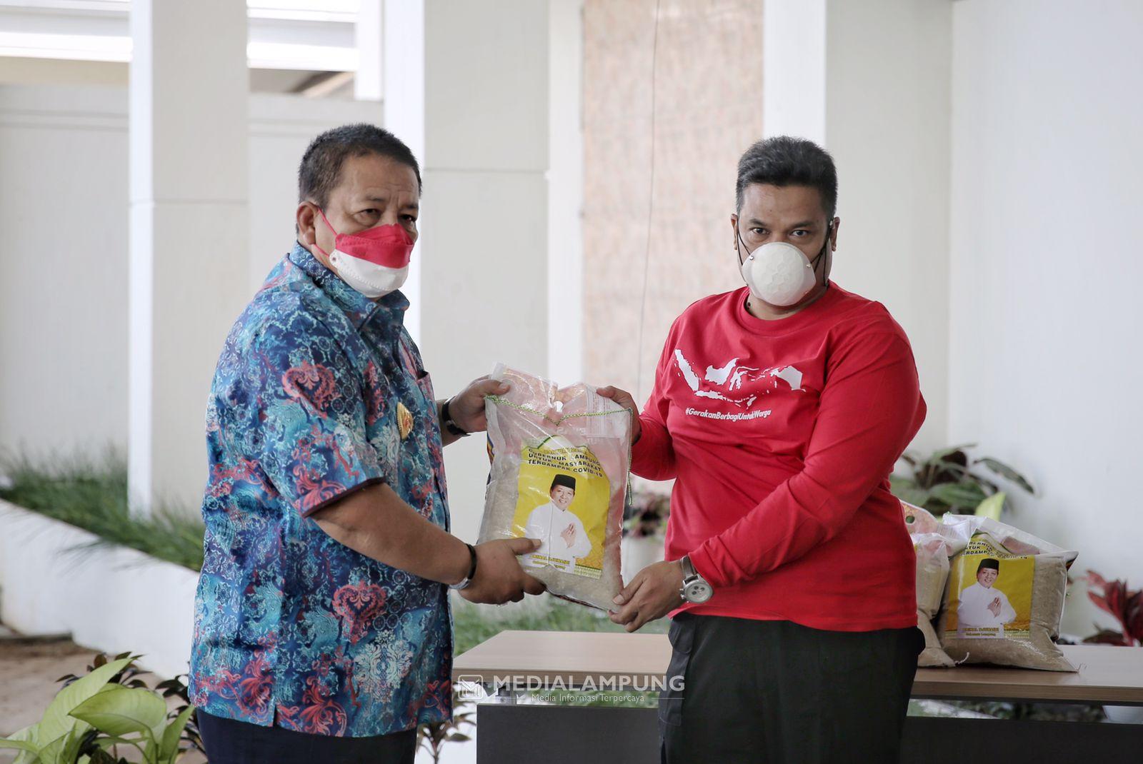 Arinal Serahkan Bantuan dari PT Pelindo ke Posko Gerakan Berbagi untuk Warga BIN Lampung