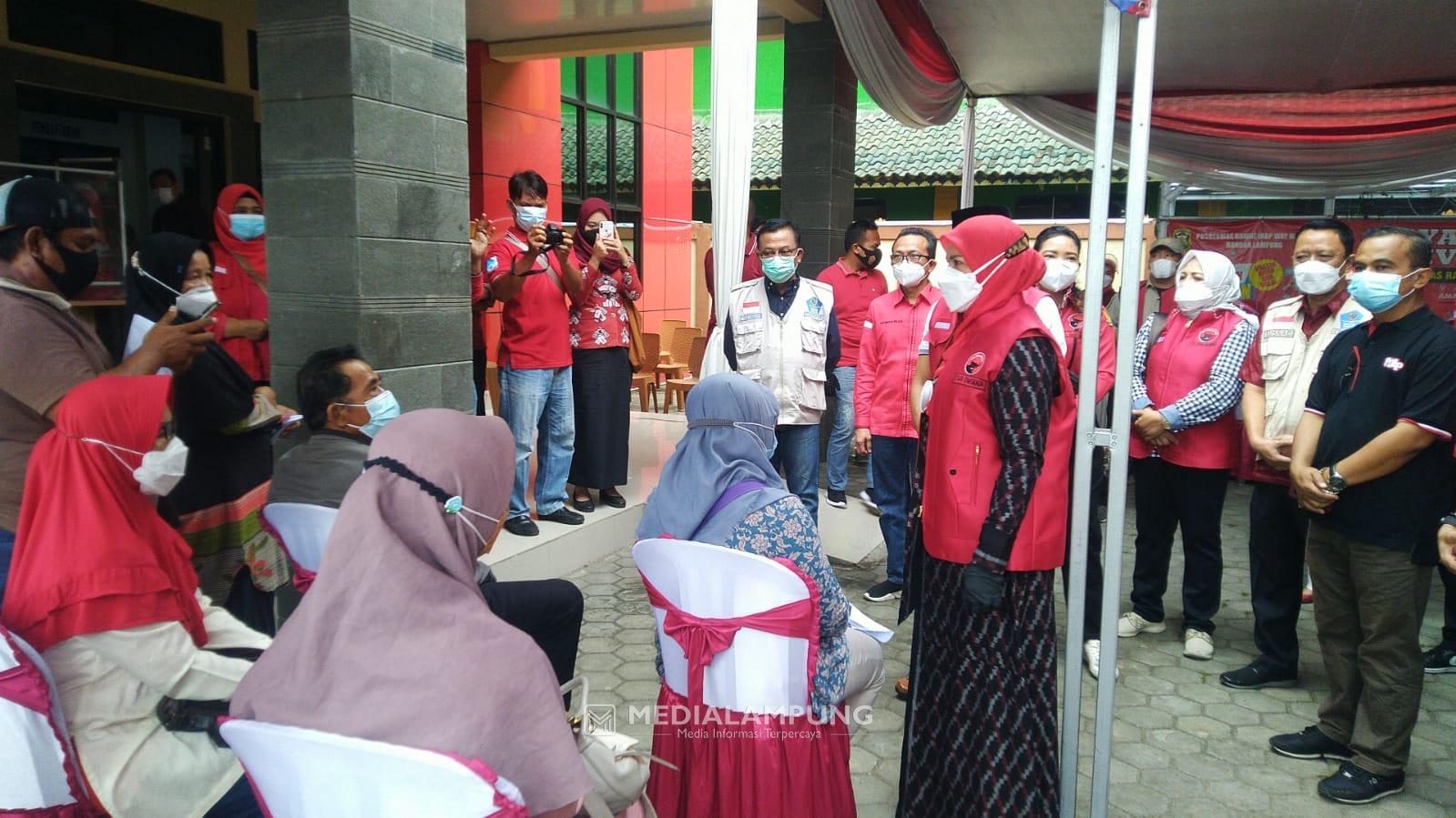 Bunda Eva Tinjau Pelaksanaan Vaksinasi di Tiga Lokasi