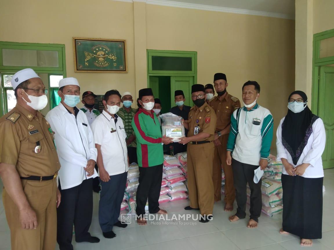 Peduli Kemanusiaan, LazisNU Lambar Bagikan 100 Paket Sembako