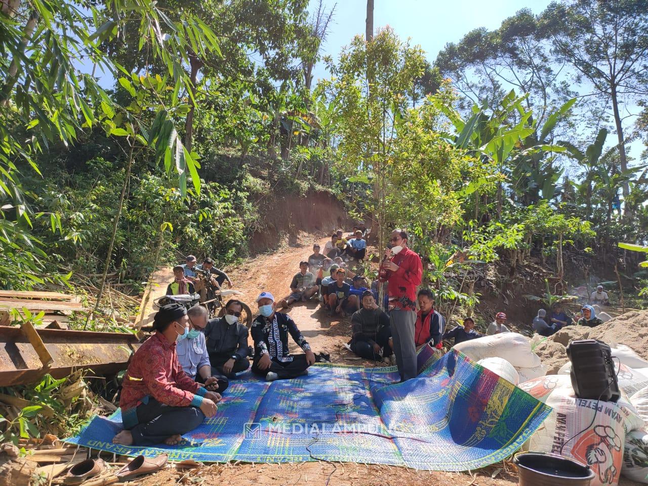 Warga Pekon Trimulyo Sumbangkan Upah PKTD Untuk Bangun Mushola