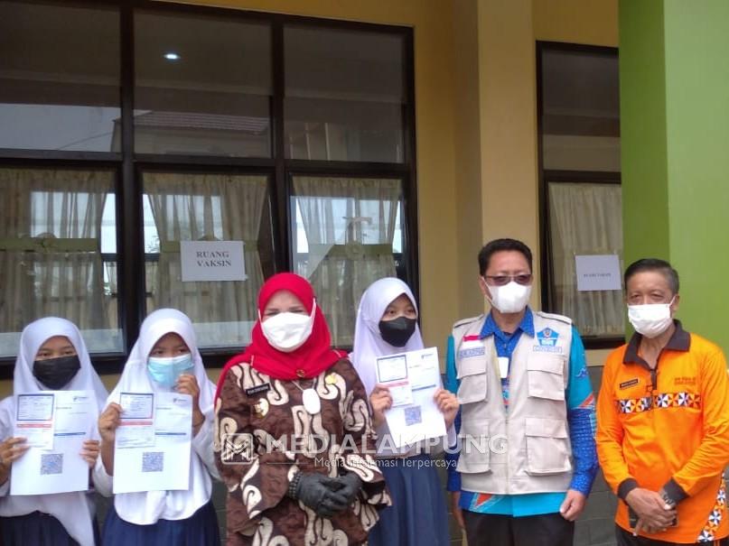 SMPN 37 Bandarlampung Gelar Vaksinasi Covid untuk Siswa