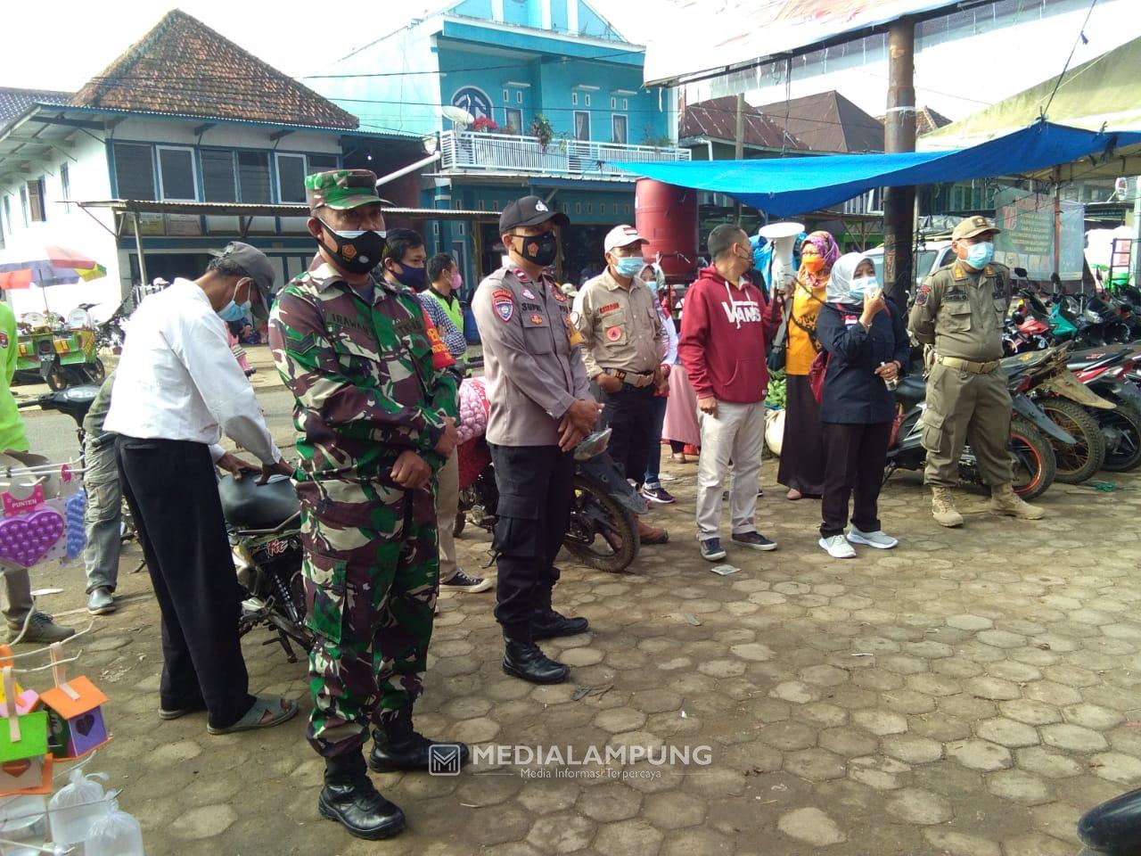 Satgas Covid-19 Kebuntebu Gelar Gaplin Prokes di Pasar Minggu Pekon Purajaya 