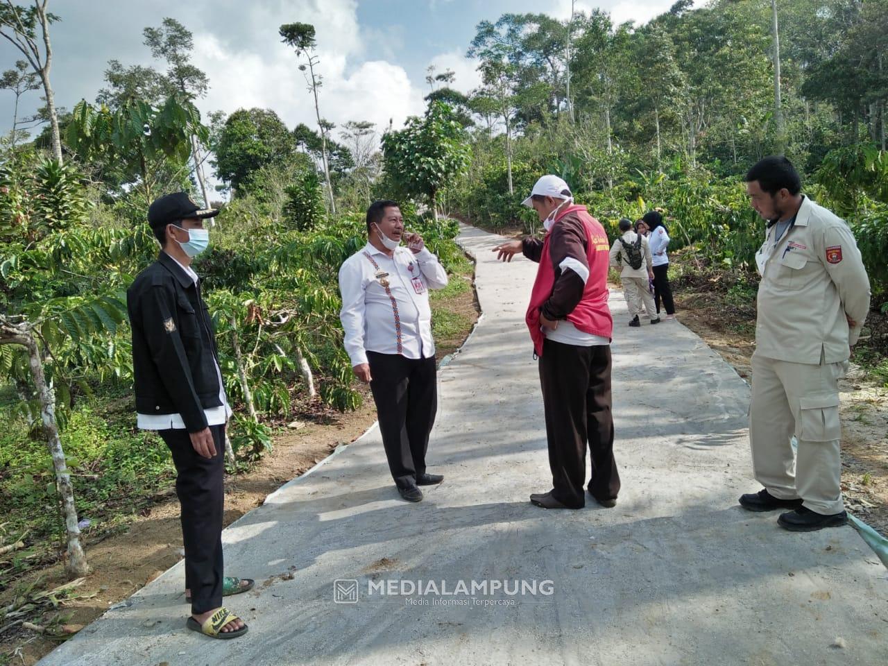 Modal Rp300 Juta, Pokmas Pekon Tribudisyukur Bangun Jalan Produksi Sepanjang 1 KM 