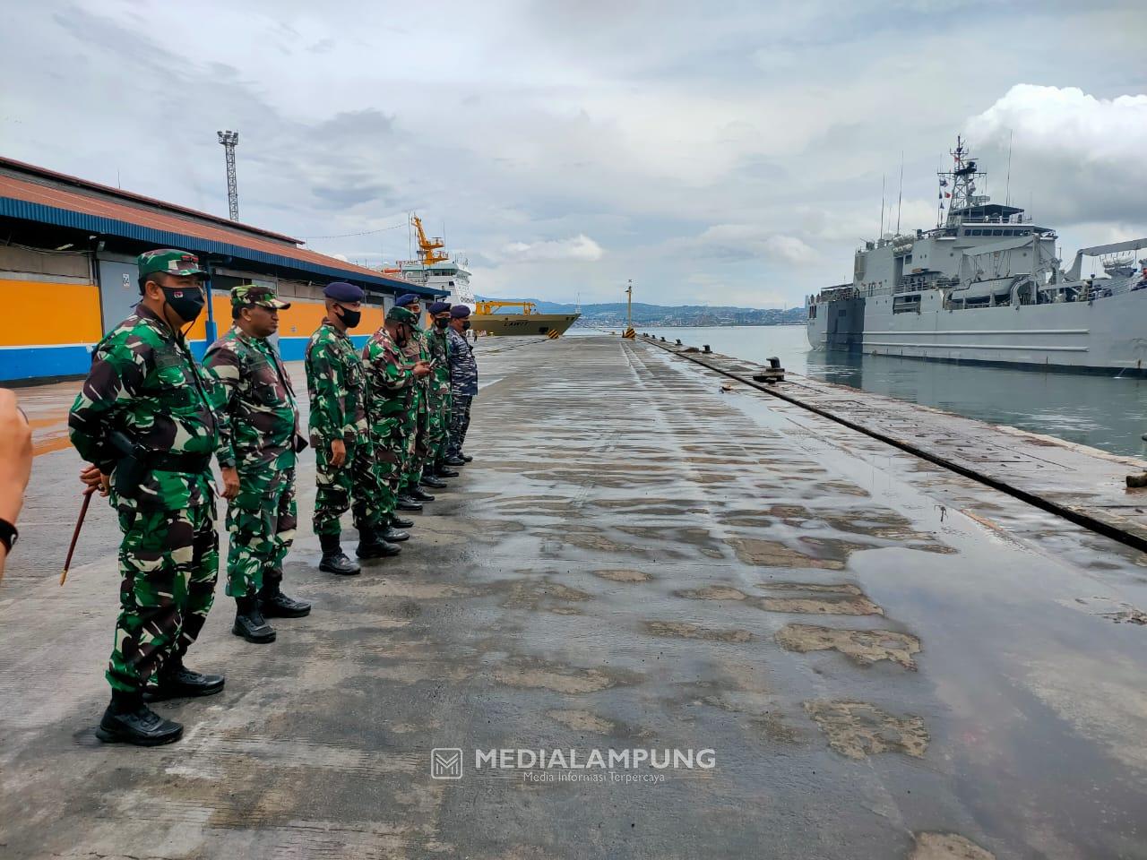 Kepala Staf Kodim 0410 Hadiri Pemberangkatan Kapal KRI Teluk Banten 516 dan KRI Teluk Bintuni 520 