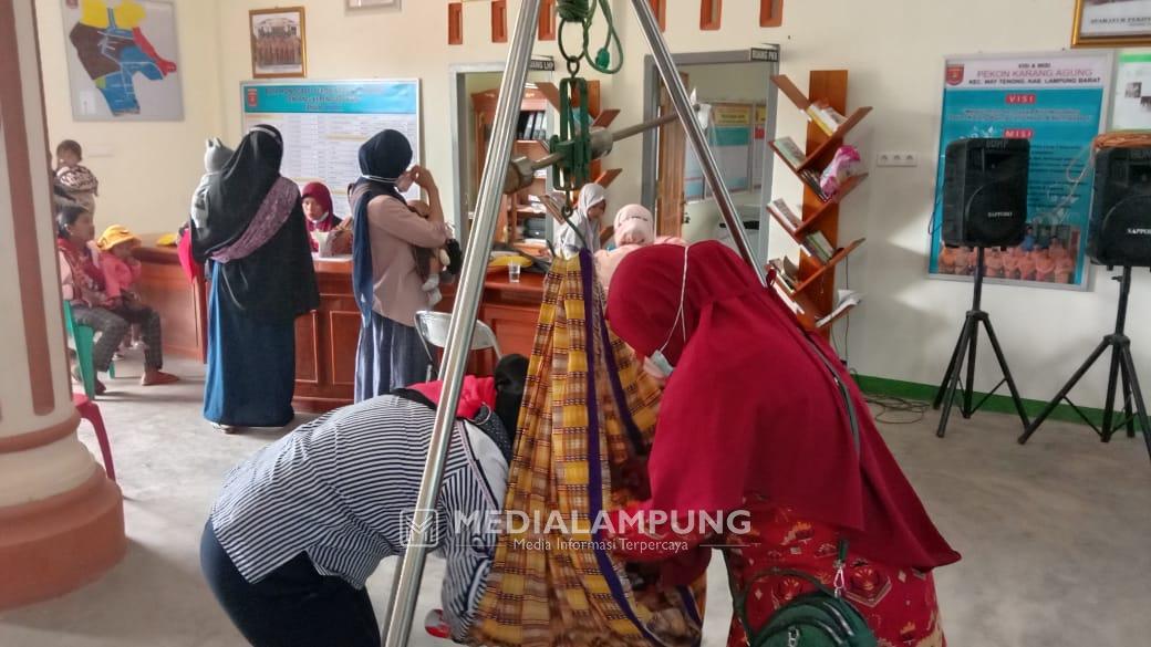 Kader Posyandu Karangagung Gelar Imunisasi dan Pemberian Obat Cacing