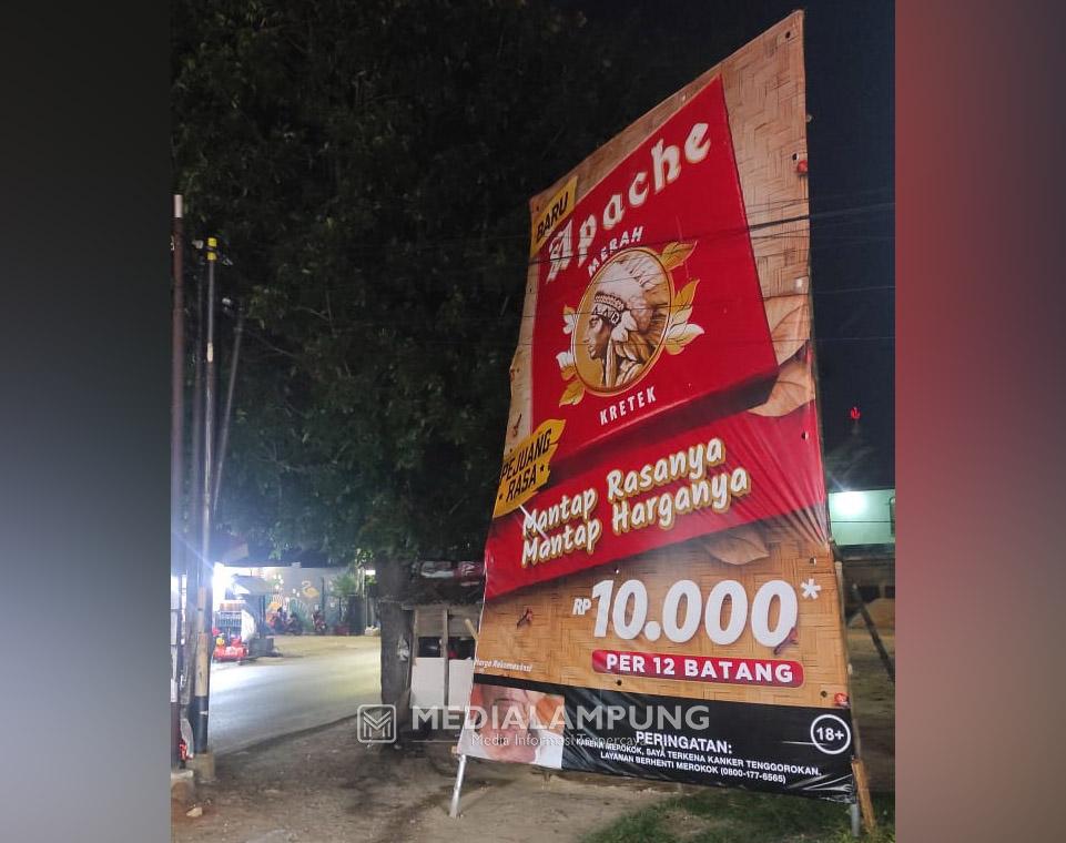 Vendor Iklan Apache Diduga Pasang Reklame Tanpa Izin