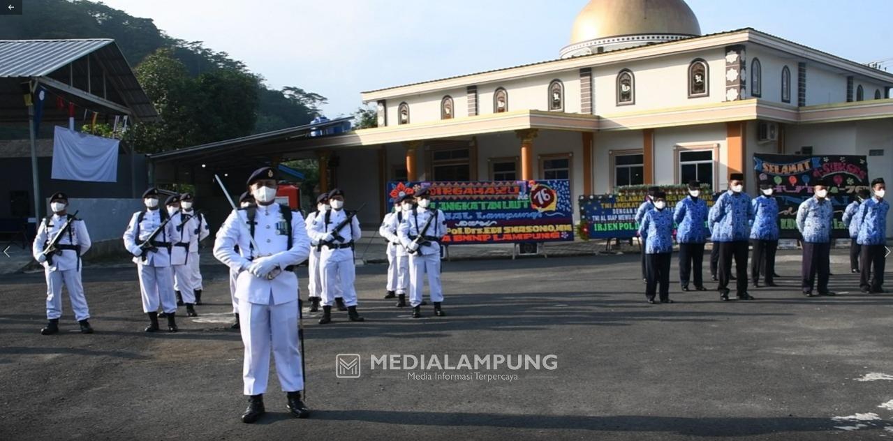 Danlanal Lampung Pimpin Upacara Peringatan HUT Ke-76 TNI AL