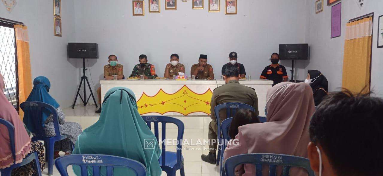 18 KPM Pekon Semarangjaya Terima BLT-DD Untuk Empat Bulan 