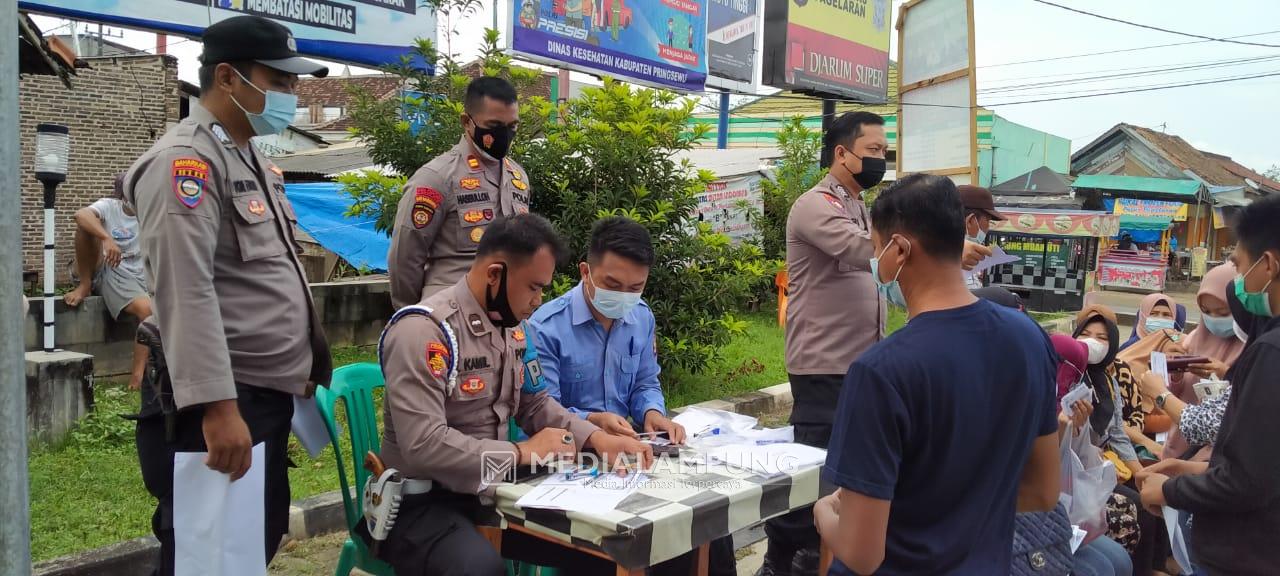 Masyarakat Antusias Ikuti Vaksinasi yang Digelar Polsek Pagelaran