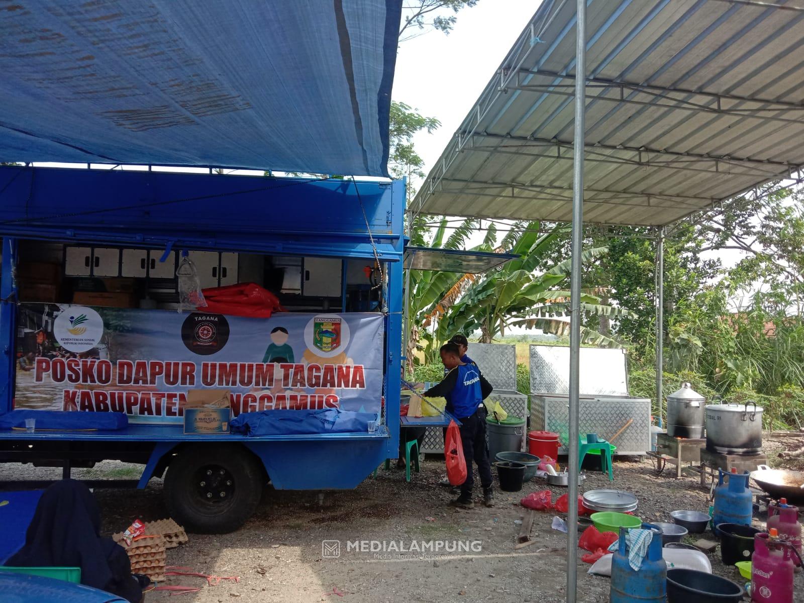 Pemkab Tanggamus Dirikan Dapur Umum di Lokasi Banjir Kecamatan Wonosobo