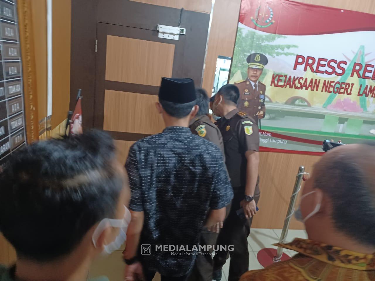 Diduga Terlibat Korupsi, Oknum Wakil Ketua DPRD Lamtim Ditahan