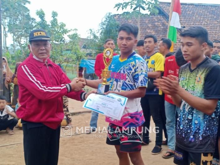 Bertepatan HUT Lambar ke-30, Berlangsung Puncak Turnamen Bola Voli Pekon Waypetai