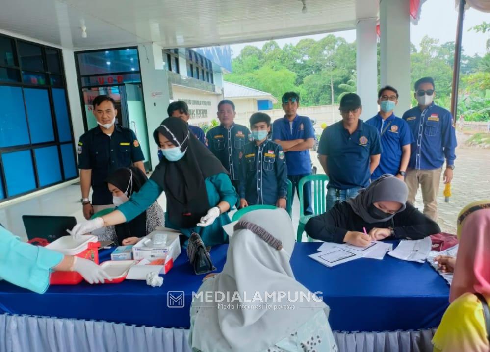 HUT KTI ke-61, Karang Taruna Pesbar Gelar Vaksinasi Covid-19