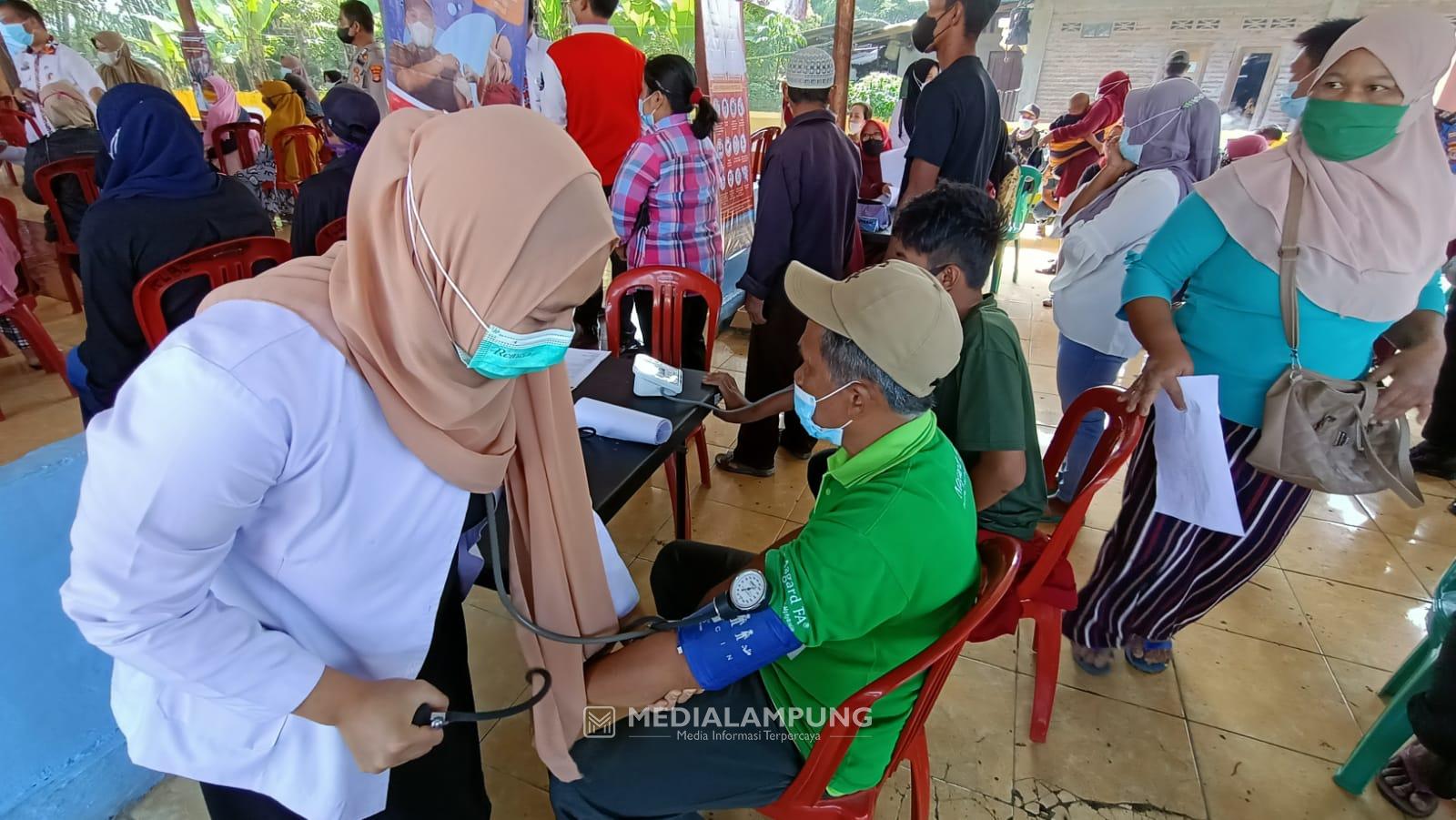 Pelayanan 1000 Vaksin dalam Sehari di Kecamatan Batubrak Berjalan Sukses