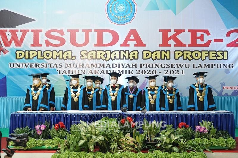 Wisuda Diploma, Sarjana dan Profesi ke-2 UMPRI Diikuti 902 Peserta