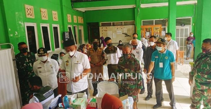Peringati HUT TNI, Koramil Pringsewu Gelar Vaksinasi untuk Santri dan Pelajar