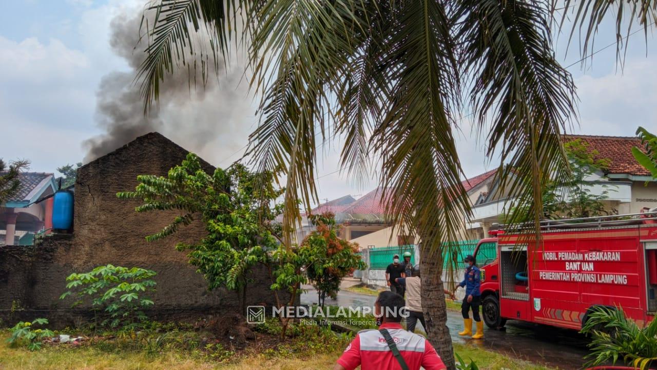 Ditinggal ke Hajatan, Gudang Hangus Terbakar