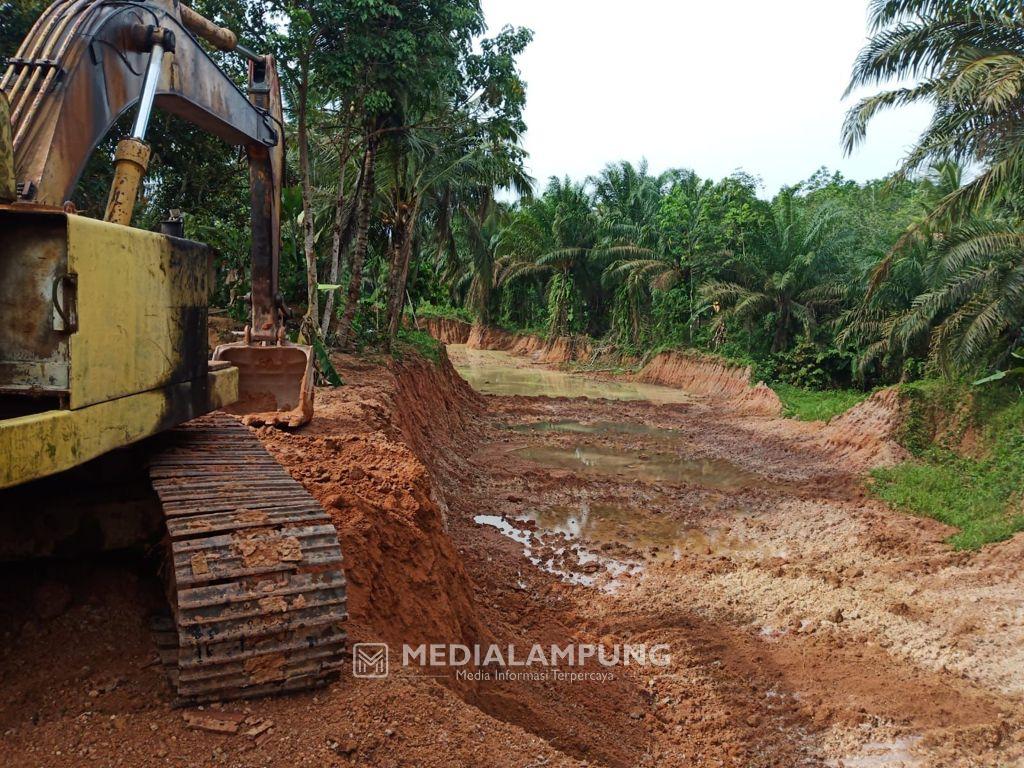 Sat Reskrim Polres Lampura Amankan Dua Pengusaha Tambang Galian C Ilegal