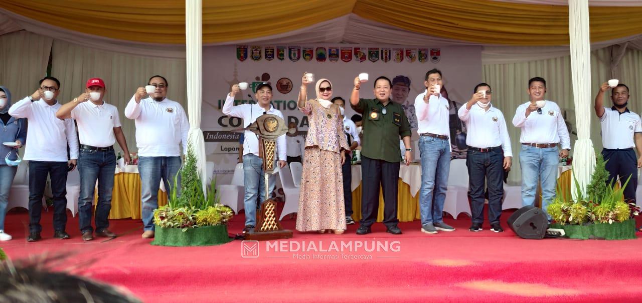 Peringatan Hari Kopi Sedunia, Arinal Berkomitmen Tingkatkan Perekonomian Petani Kopi Lampung