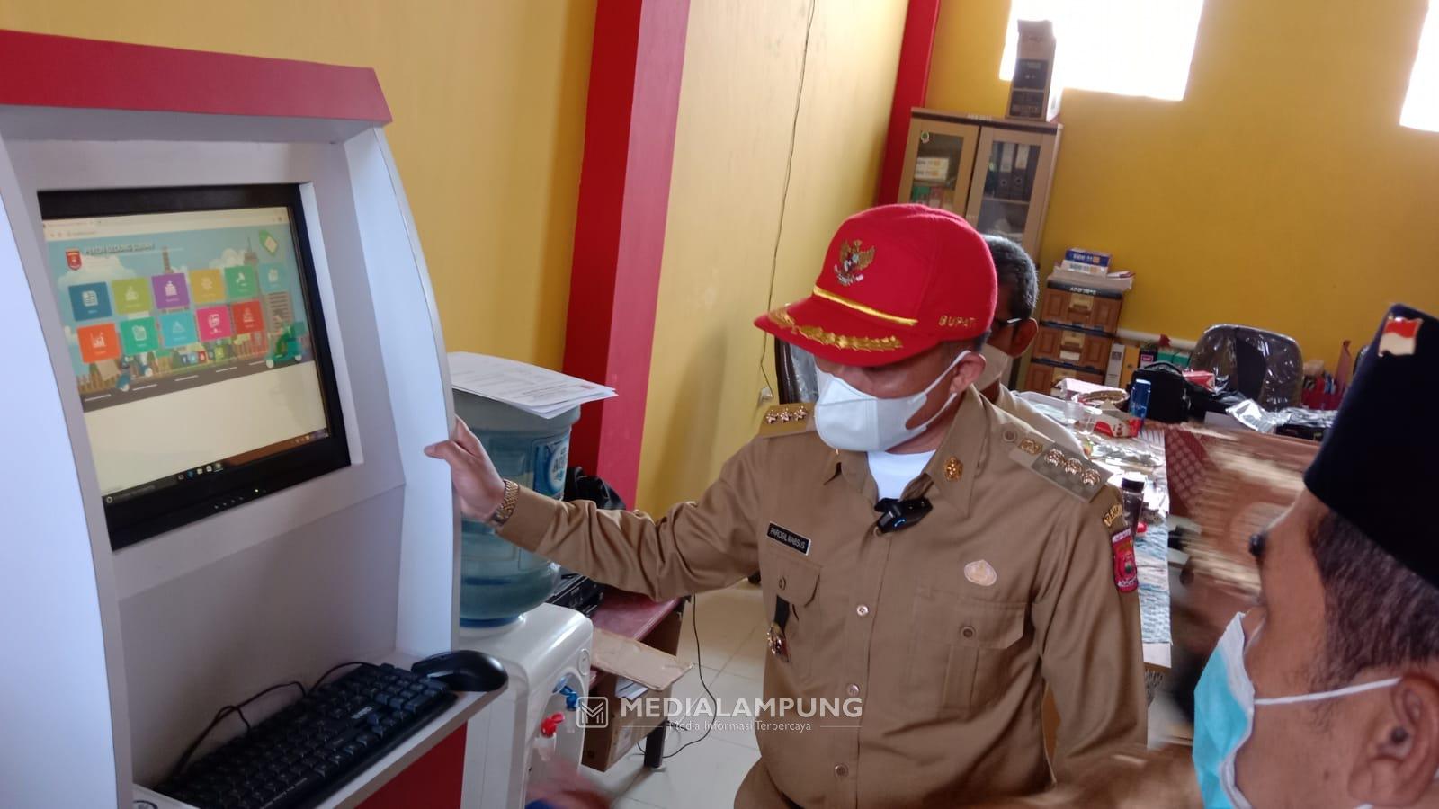 Peresmian GSG, Pekon Gedungsurian Tampilkan ASM Digital Kepada Bupati 