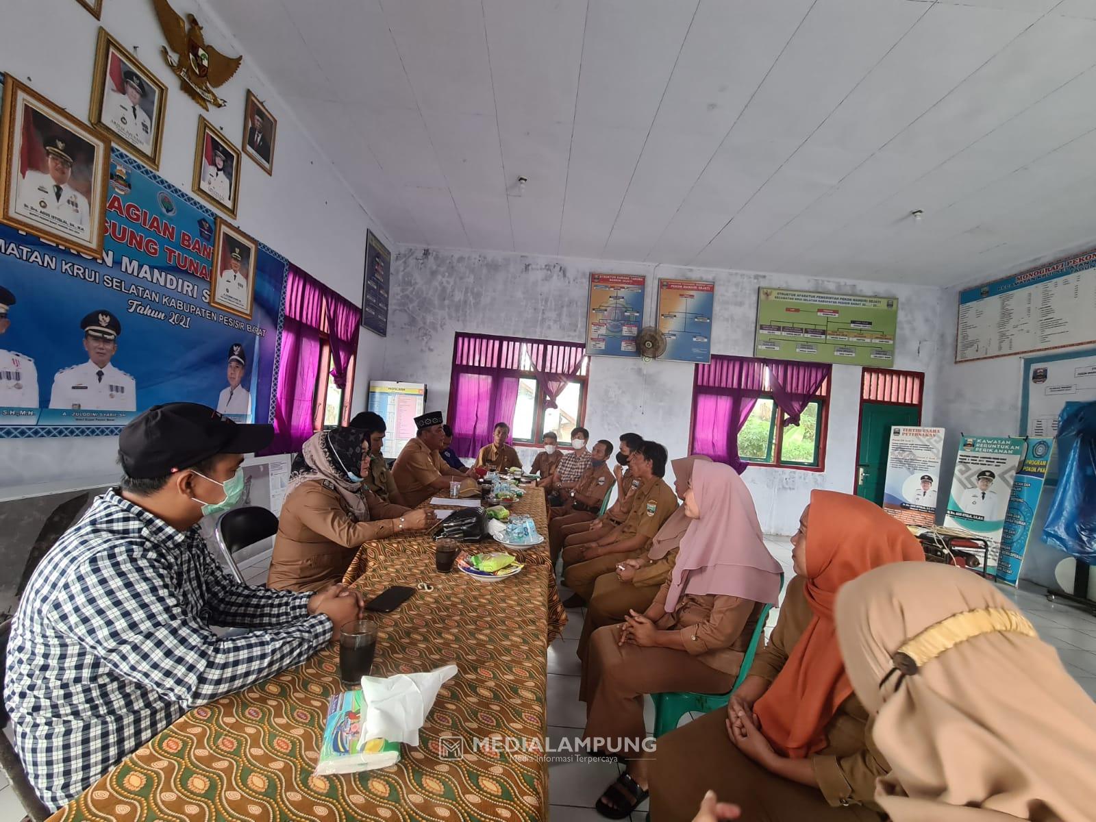 Tim Kecamatan Krui Selatan Monev DD Tahun 2021