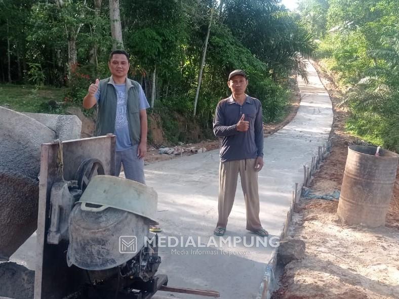 Kampung Tanjung Agung Tetap Realisasikan Pembangunan Jalan Meski di Tengah Pandemi