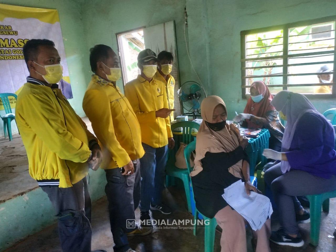 DPD Golkar Pringsewu Gelar Vaksinasi Massal untuk Pelaku UKM