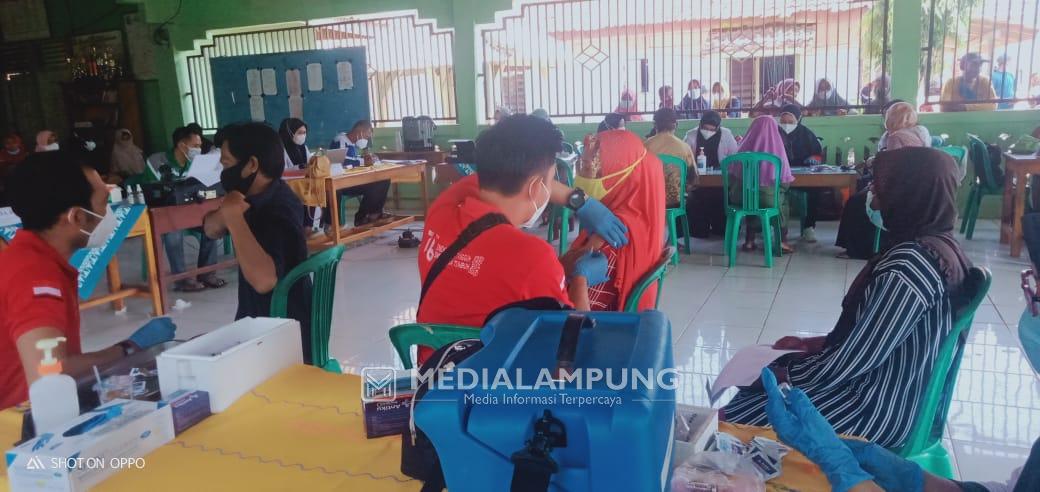 200 Warga Serbu Balai Kampung Bumi Jaya 