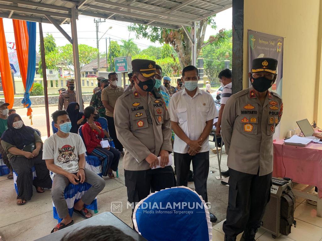 Wakapolda Lampung Tinjau Vaksinasi di Waykanan 