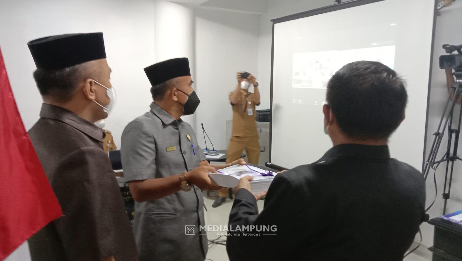 Bupati Pesbar Sampaikan Ranperda RPJMD 2021-2026