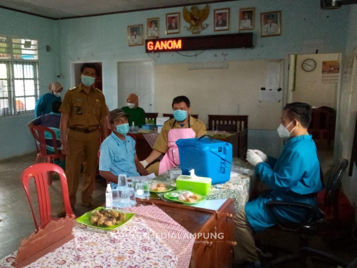 Ratusan warga Tanjung Anom Ikuti Vaksinasi