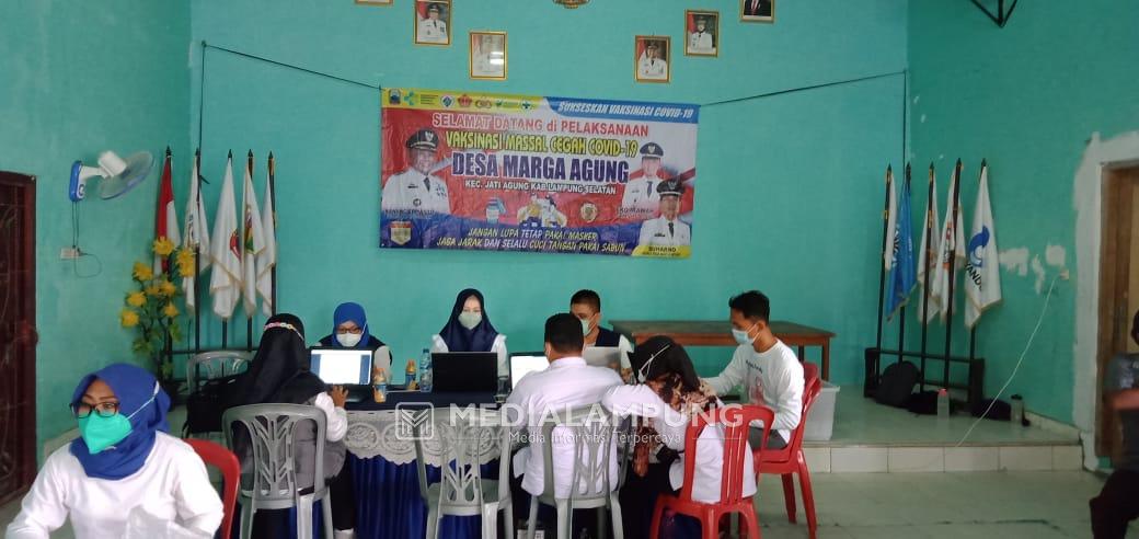 Masyarakat Marga Agung dan Karanganyar Antusias Ikuti Vaksinasi 