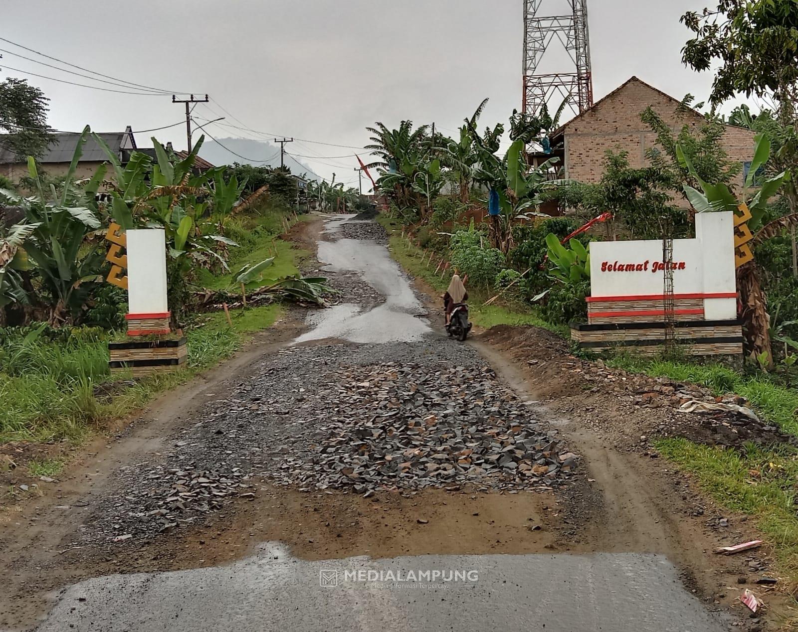 Warga Senang, Pembangunan Jalan Kabupaten di Gungungterang Mulai Digarap 