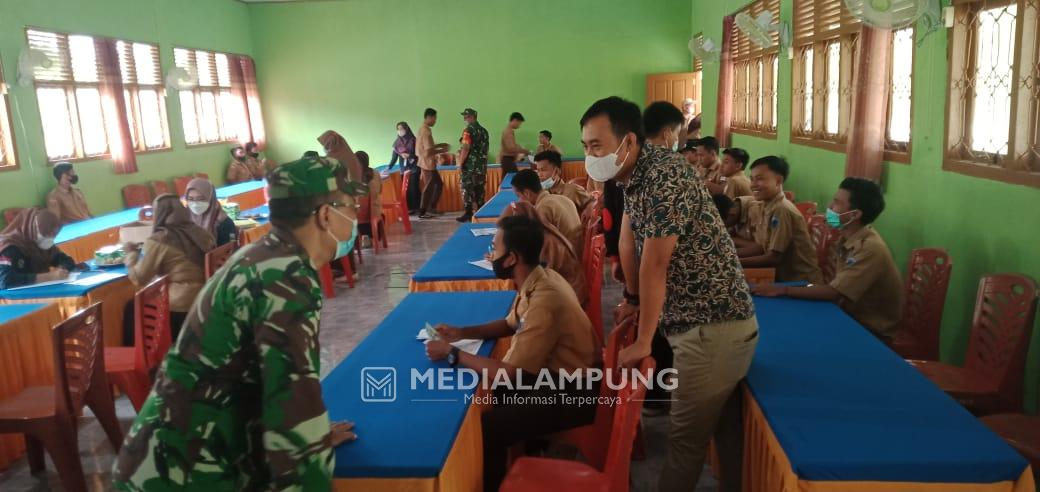 734 Siswa SMAN 1 Pesisir Selatan Sudah Divaksin