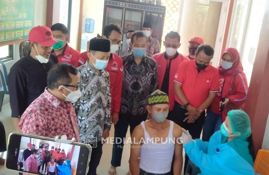 Anggota DPR RI Hadiri Vaksinasi Massal yang Digelar PDIP dan LDII Pringsewu