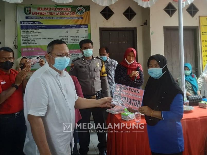 Sudin Bagikan Alsintan ke Sejumlah Petani di Pringsewu
