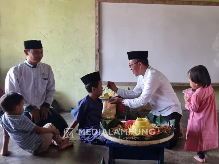 Semarakkan Hari Santri, Kader PKB Waykanan Sambangi Pondok Pesantren