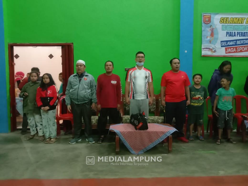 Camat Waytenong Buka Turnamen Badminton Piala Peratin Sukananti 