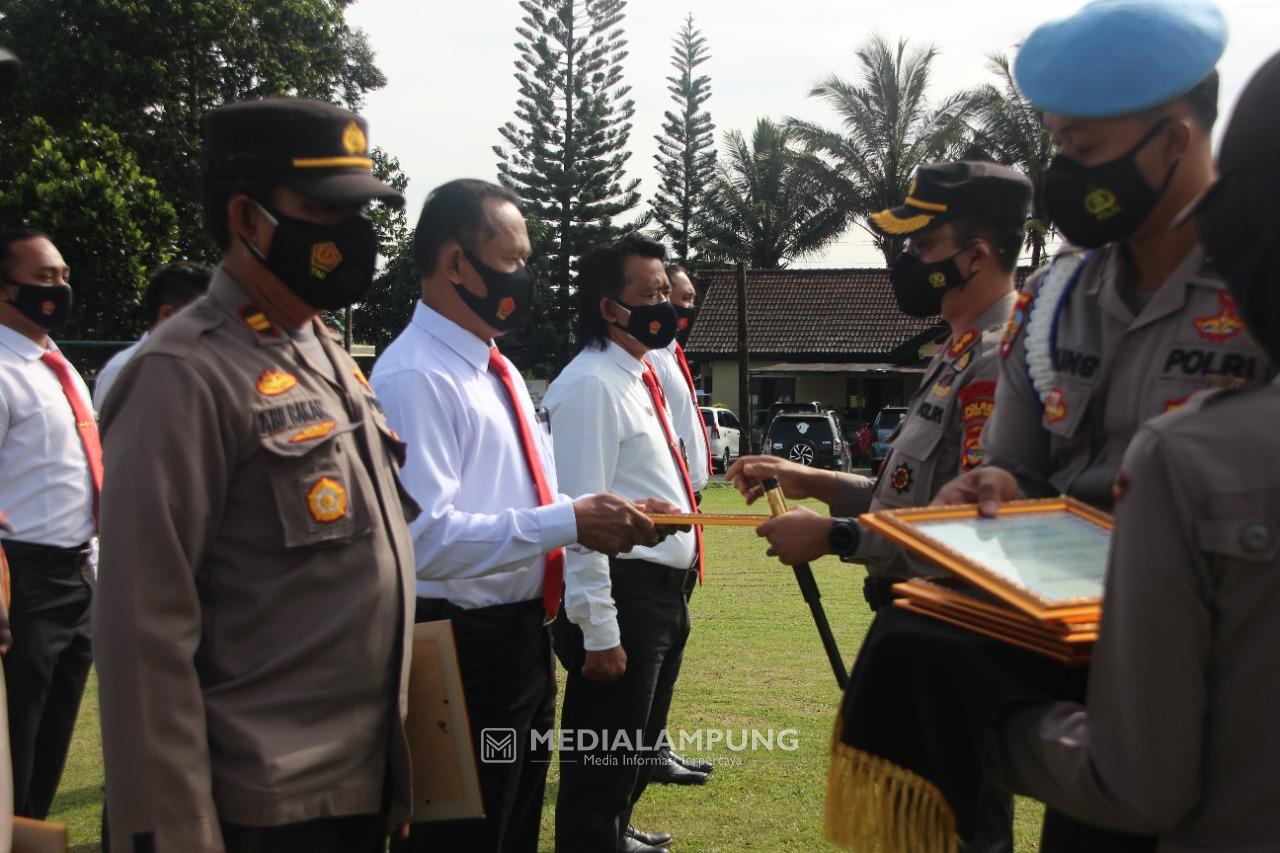 Bentuk Apresiasi, Kapolres Lambar Beri Penghargaan Kepada 30 Personil 