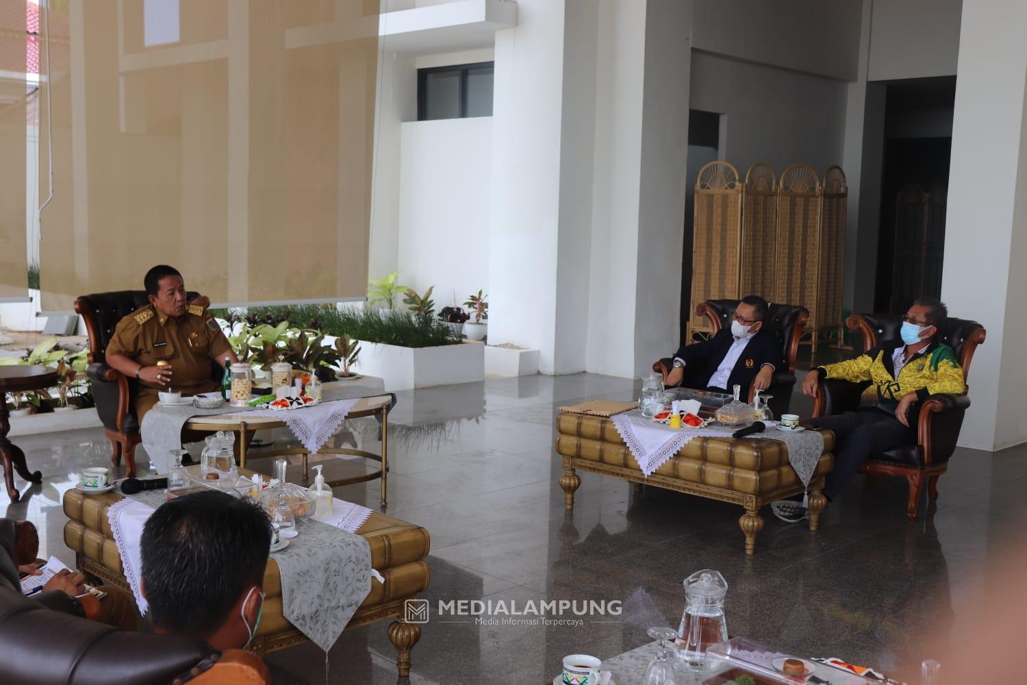 Gubernur Arinal Bahas Bonus dan Masa Depan Atlet Berprestasi dengan KONI Lampung