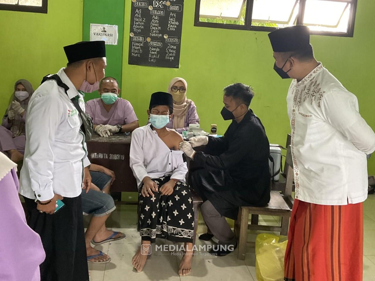 PKB Lampung Gelar Vaksinasi di Hari Santri Nasional