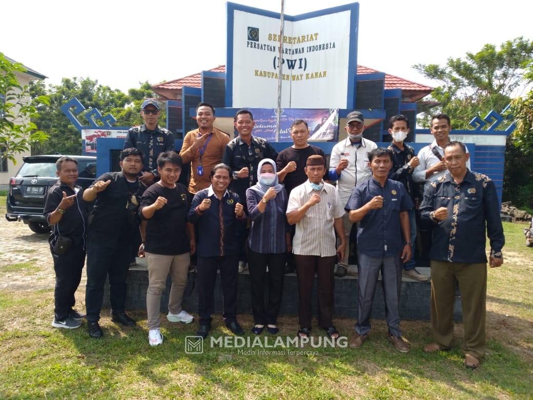 Sambangi PWI Waykanan, Niswar Ingin Ciptakan Suasana Kebersamaan