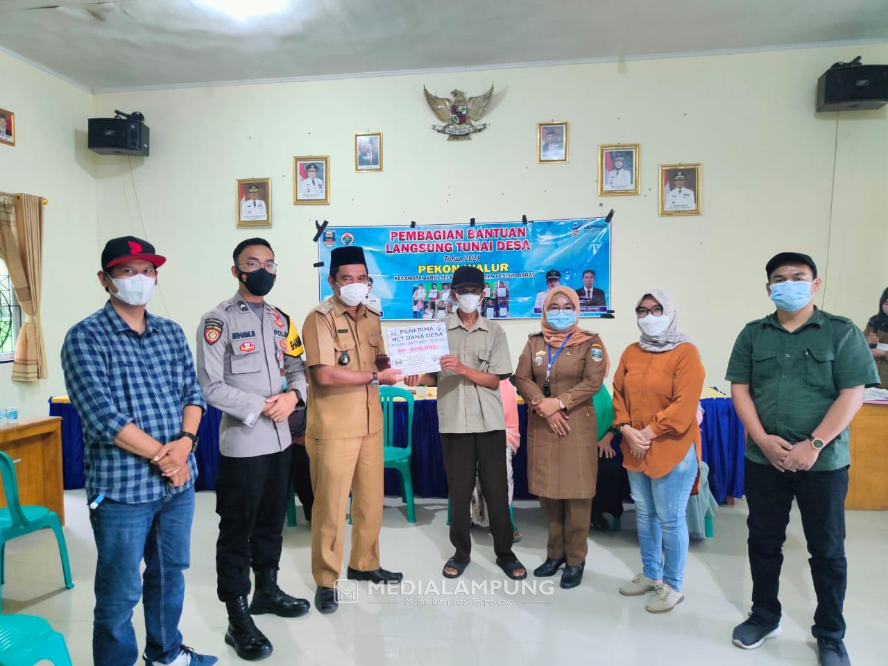 Pekon Walur Salurkan BLT-DD Periode September-Oktober