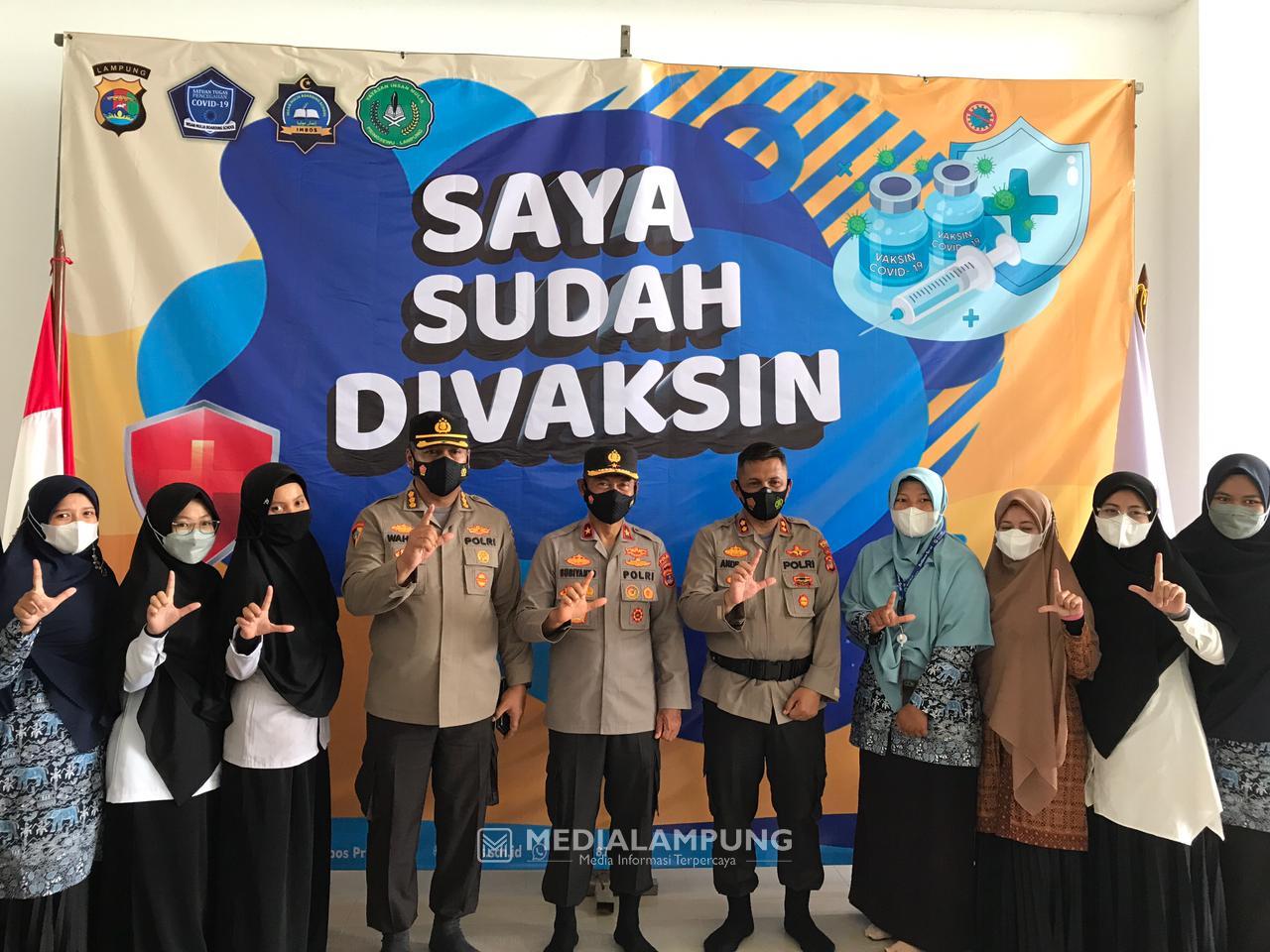 Tinjau Gerai Vaksin di Ponpes IMBOS, Wakapolda Minta Vaksinasi Massal Dioptimalkan