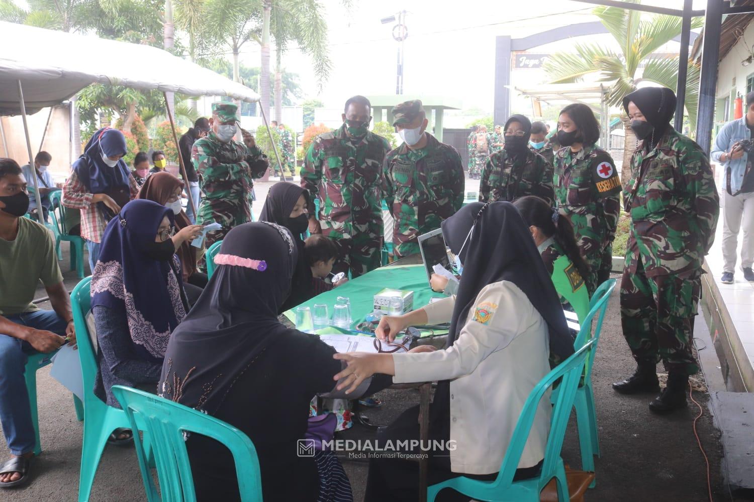 Kasrem Gatam Tinjau Gerai Vaksin COVID-19 Kodim 0410/KBL