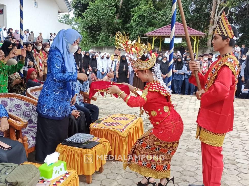 Peringatan Hari Sumpah Pemuda SMKN 1 Waytenong Gelar Lomba Dan Pentas Seni 