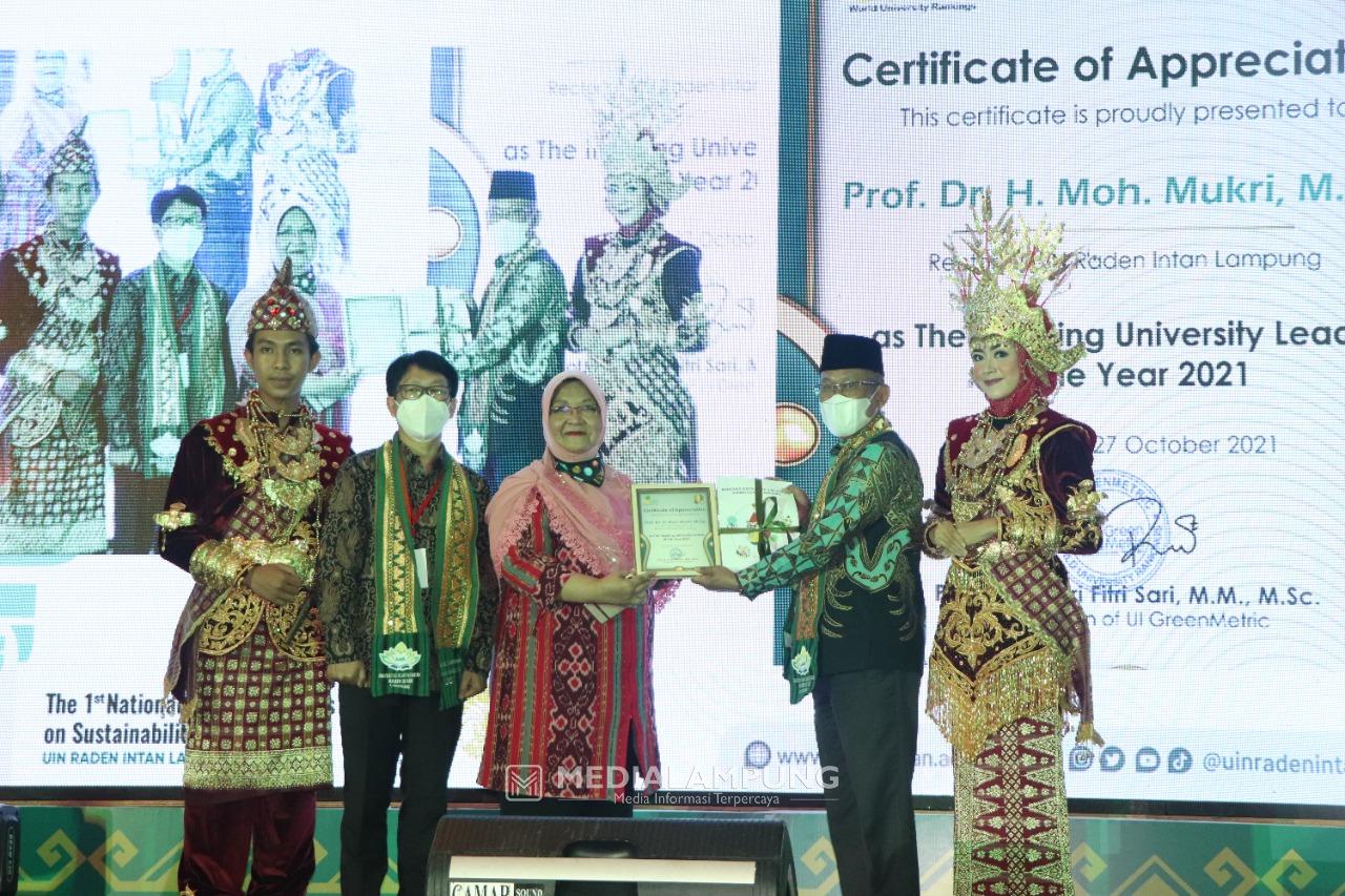 UI GreenMetric Beri Penghargaan Prof Mukri sebagai The Inspiring University Leader 2021 